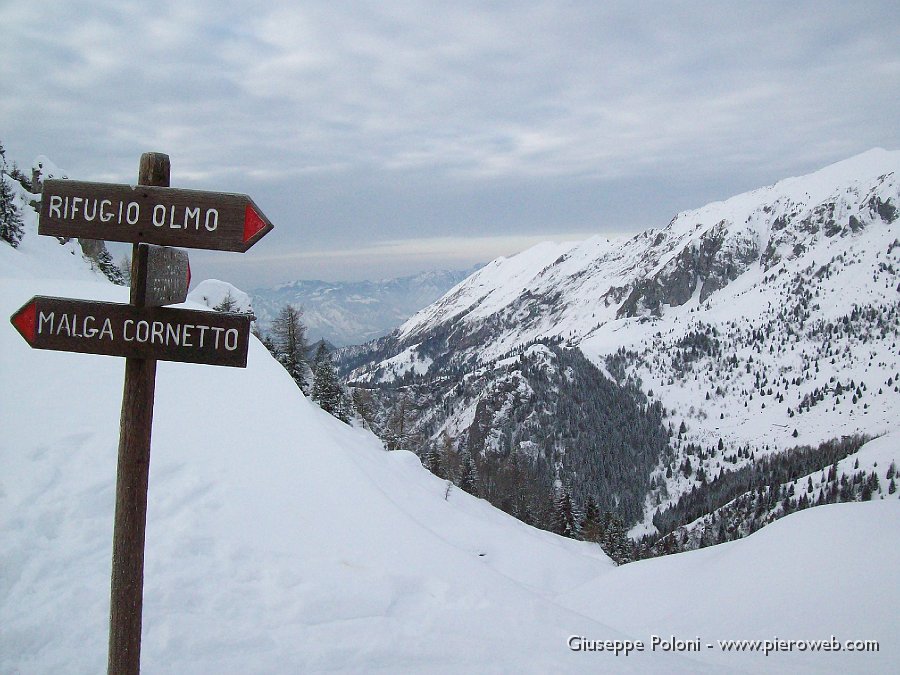 05  Vista dal colletto, verso la valle dei mulini.jpg